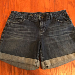 Mid-length cuffed jean shorts